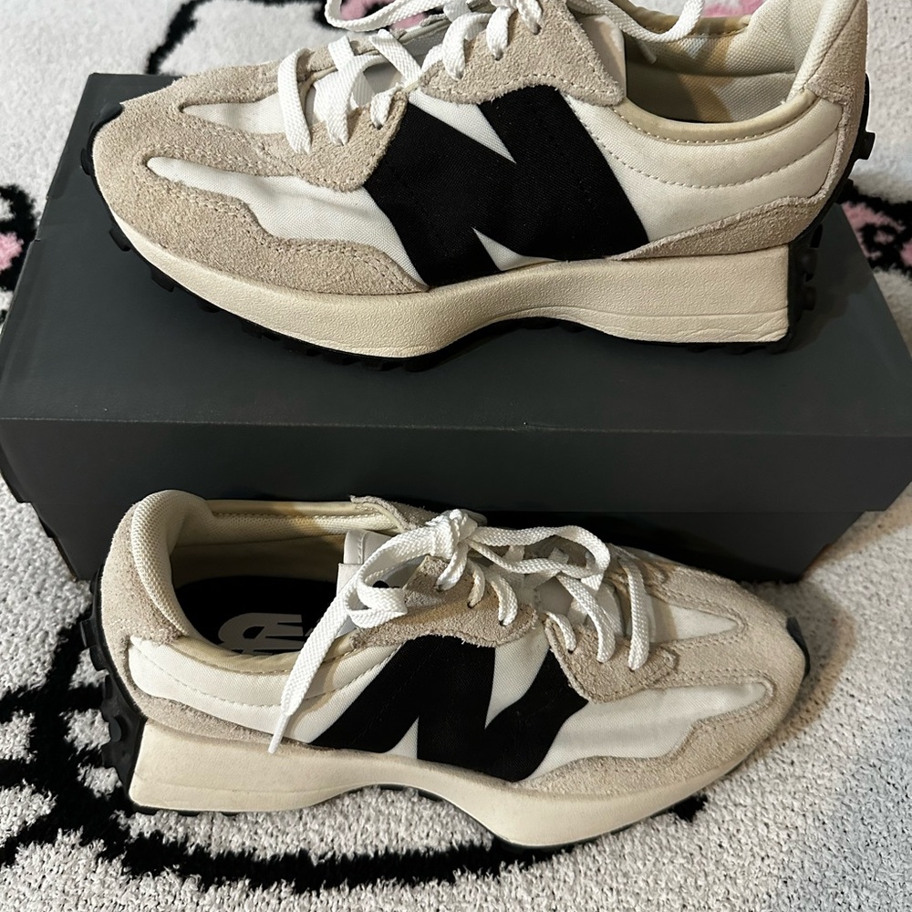 New Balance women’s 327